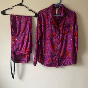 Gilligan & O’Malley Two Piece Pajama Set size L